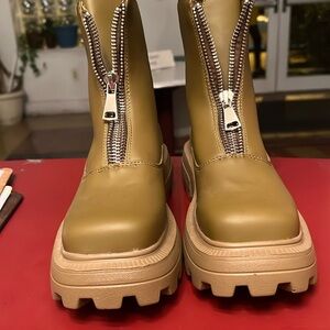 Cape Robbin size 8 boots